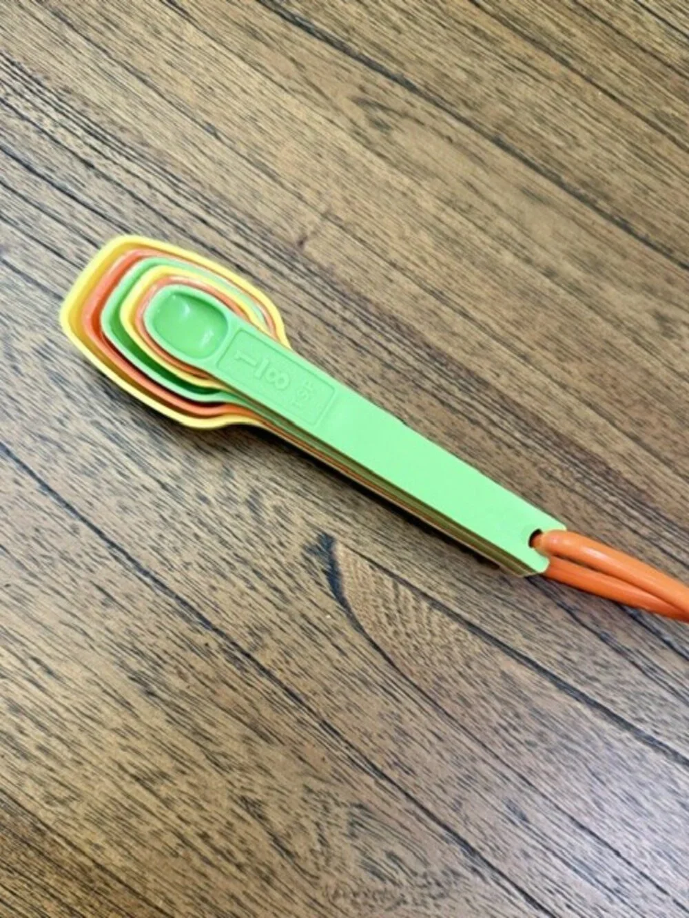 Vintage/Retro TUPPERWARE MEASURING SPOONS